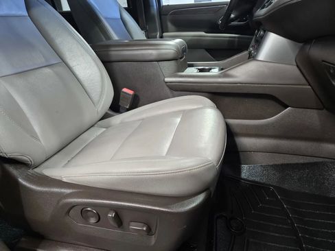 Used 2021 Chevrolet Suburban Z71 w/ Luxury Package AWD/4WD image 7