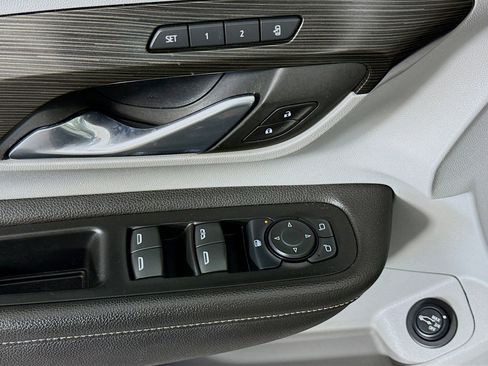 Used 2022 GMC Terrain SLT image 24