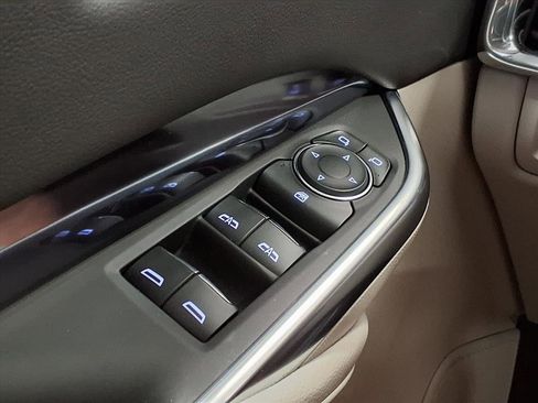 Certified 2023 Cadillac XT4 Luxury w/ Cold Weather Package image 32