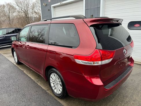 Used 2014 Toyota Sienna XLE image 6