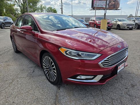 Used 2017 Ford Fusion SE w/ Fusion SE Technology Package FWD image 3