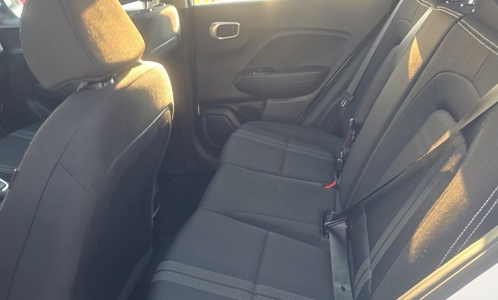 Used 2025 Hyundai Venue SEL FWD image 9