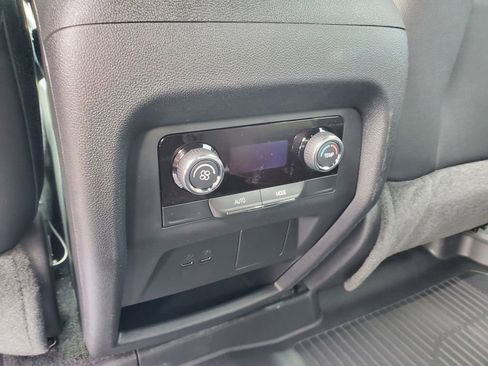 New 2026 Chevrolet Traverse LT image 28