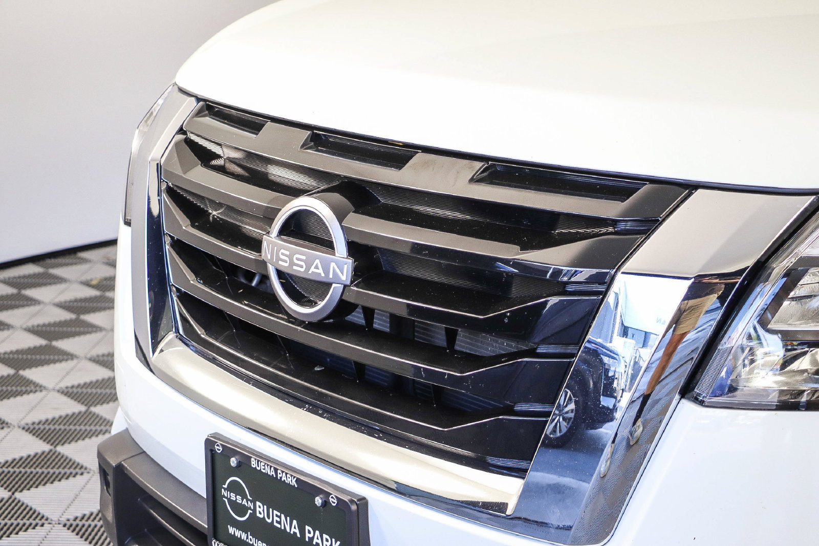 Used 2024 Nissan Pathfinder SV FWD image 5