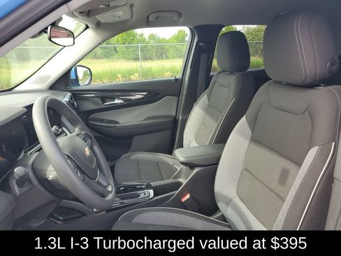 Used 2024 Chevrolet TrailBlazer LT w/ Driver Confidence Package FWD image 6