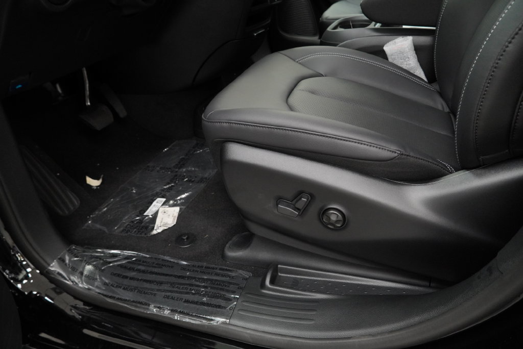 New 2027 Chrysler Pacifica Select FWD image 28