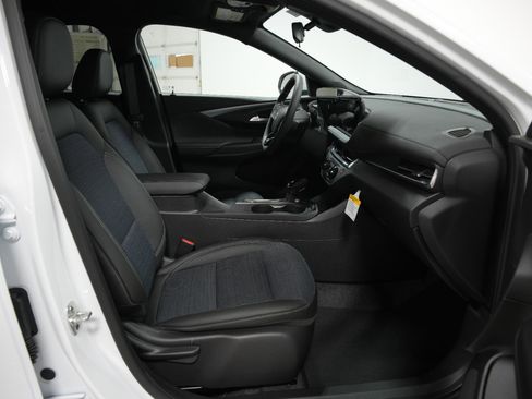 New 2025 Buick Envista Preferred image 18