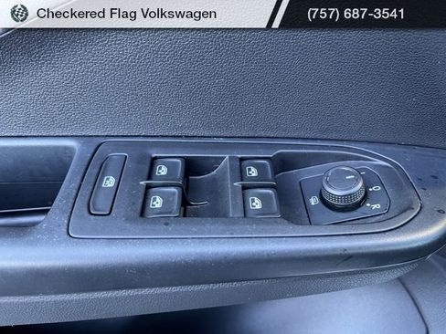 Used 2022 Volkswagen Taos SE image 16