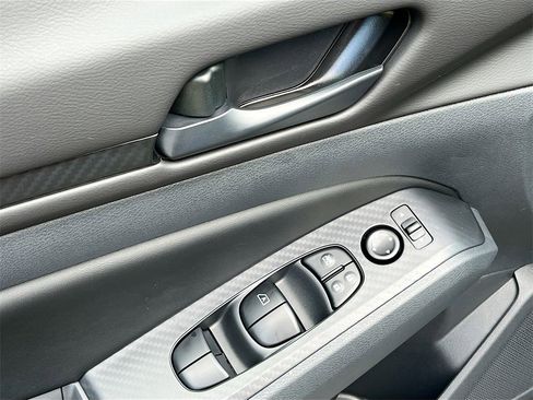 Used 2025 Nissan Altima 2.5 S image 18