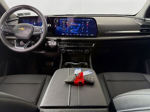 Used 2026 Chevrolet Traverse LT w/ Driver Confidence Package image 23