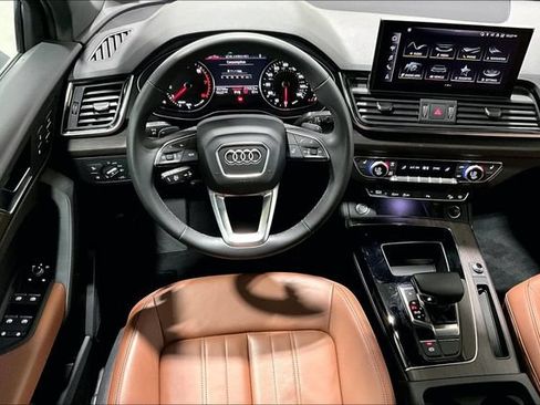 Used 2023 Audi Q5 2.0T Premium w/ Convenience Package AWD/4WD image 4