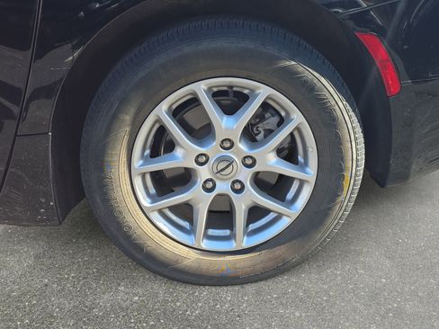 Used 2024 Chrysler Pacifica Touring-L image 32