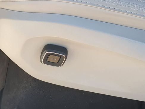 Used 2025 Volvo EX90 Ultra AWD/4WD image 16