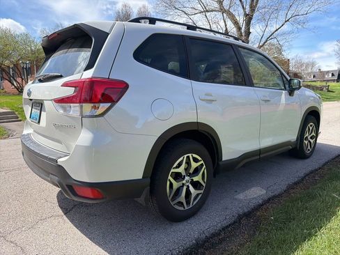 Used 2023 Subaru Forester Premium image 5