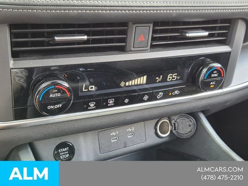 Used 2025 Nissan Rogue SV FWD image 22