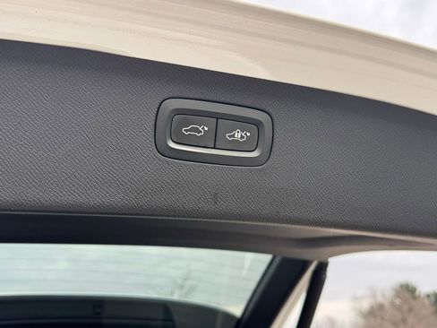 Used 2018 Volvo XC90 T5 Momentum w/ Convenience Package image 6