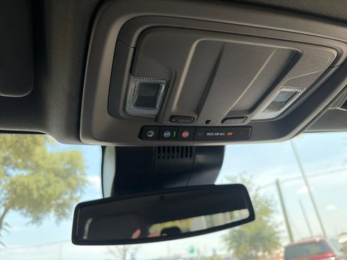 Used 2025 GMC Sierra 1500 SLT AWD/4WD image 23