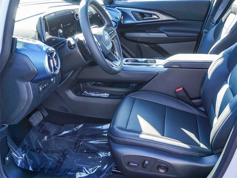 New 2026 Chevrolet Equinox EV LT image 17