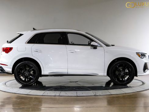 Used 2024 Audi Q3 2.0T Premium w/ Convenience Package image 9