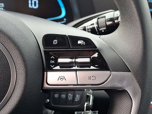 Certified 2025 Hyundai Elantra SE image 21