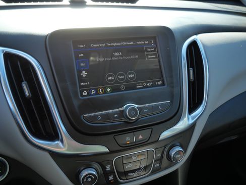 Used 2022 Chevrolet Equinox LS AWD/4WD image 22