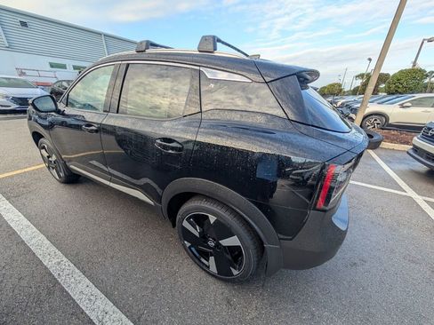 New 2025 Nissan Kicks SR FWD image 7