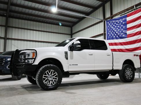Used 2019 Ford F250 Lariat w/ Lariat Ultimate Package AWD/4WD image 4