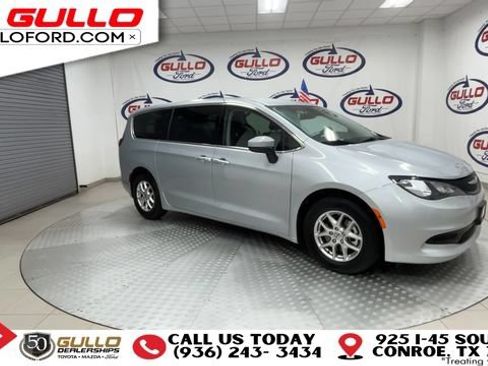 Used 2023 Chrysler Voyager LX FWD image 2