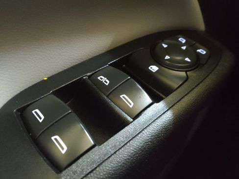 Used 2018 Chevrolet Equinox LT FWD image 27