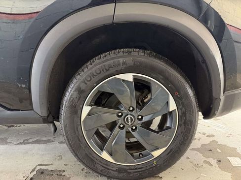 Used 2024 Nissan Rogue SV AWD/4WD image 5