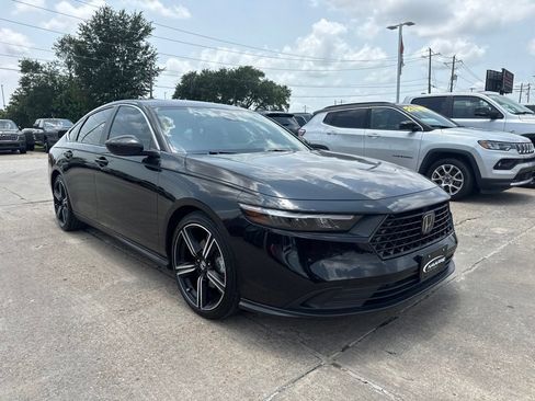 Used 2024 Honda Accord Sport image 2