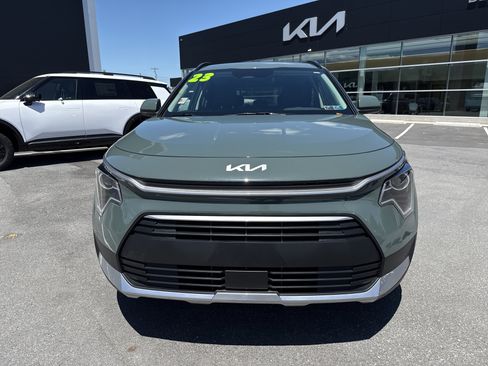 Certified 2023 Kia Niro EX FWD image 9