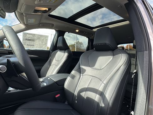 New 2026 INFINITI QX60 Luxe w/ Cargo Package image 8