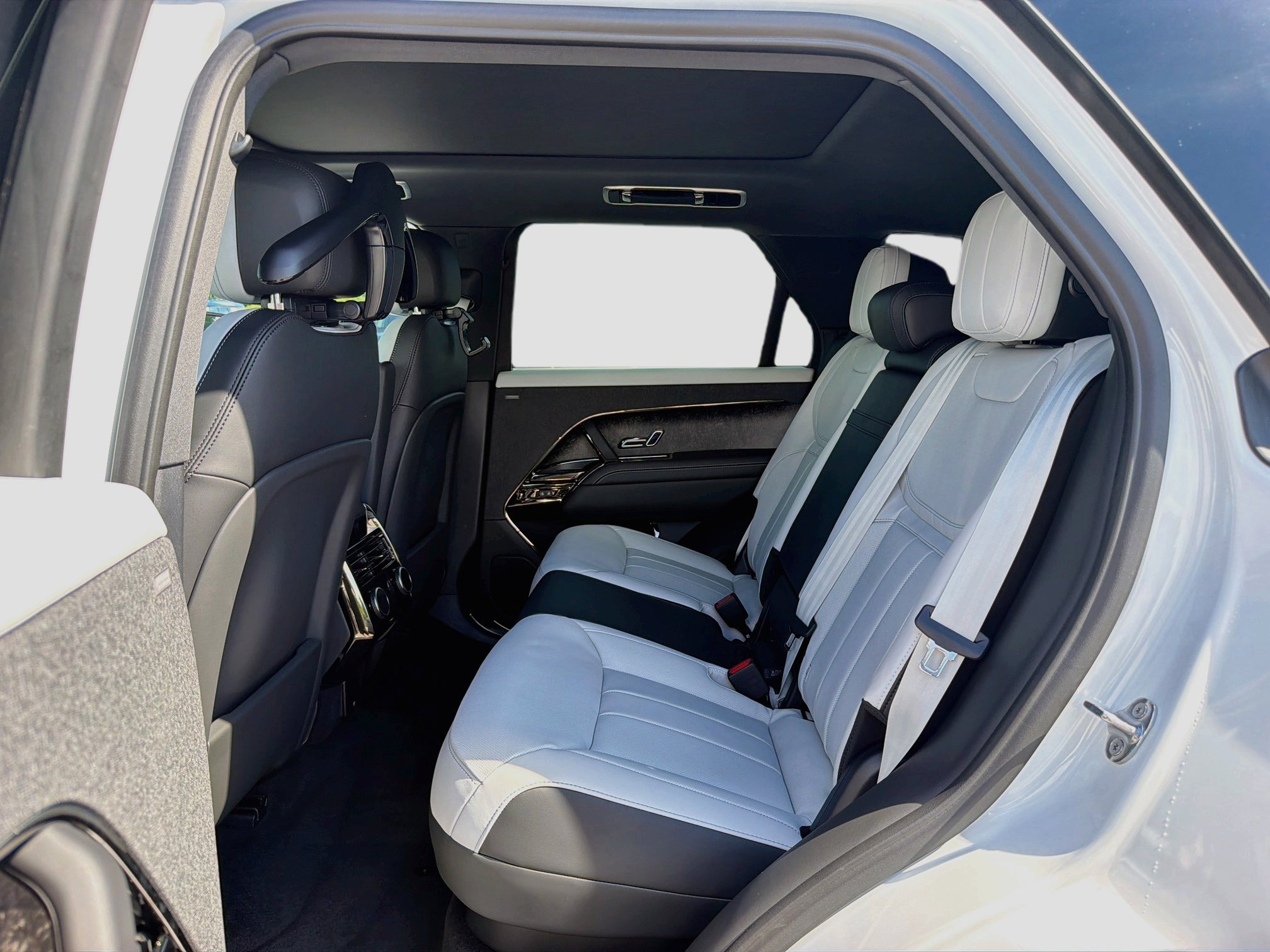 New 2027 Land Rover Range Rover Sport Battersea AWD/4WD image 22