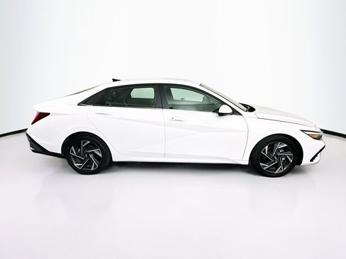 Used 2025 Hyundai Elantra SEL image 10