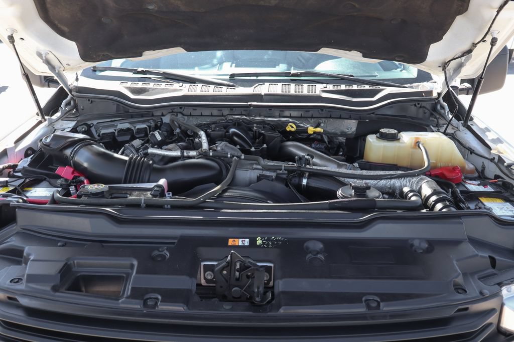 Used 2017 Ford F550 2WD Regular Cab Super Duty image 9