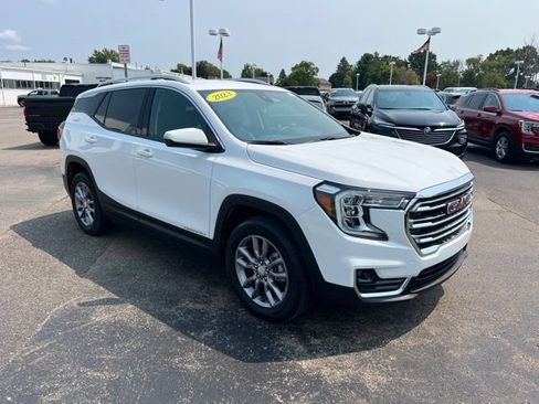 Used 2023 GMC Terrain SLT w/ LPO, Floor Liner Package AWD/4WD image 3