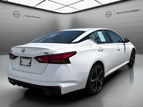 Certified 2025 Nissan Altima 2.5 SR FWD image 3