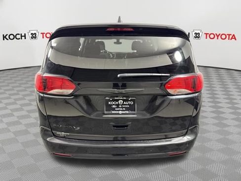 Used 2020 Chrysler Pacifica Touring w/ S Appearance Package image 6