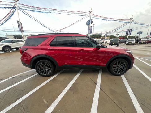 Certified 2025 Ford Explorer ST-Line w/ Premium Package RWD image 2