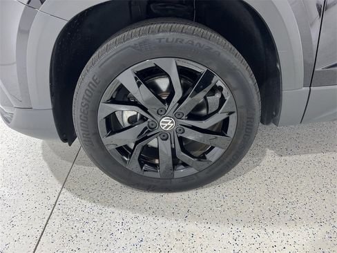 Used 2022 Volkswagen Taos SE image 30