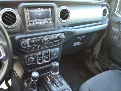 Used 2021 Jeep Wrangler Unlimited Sahara image 24