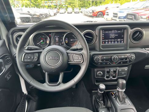 Used 2023 Jeep Wrangler Unlimited AWD/4WD image 21