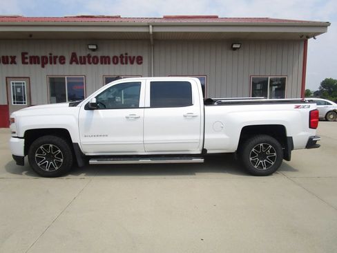 Used 2018 Chevrolet Silverado 1500 LT w/ All Star Edition AWD/4WD image 4