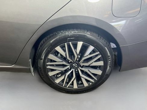 Used 2025 Nissan Altima 2.5 SV FWD image 22
