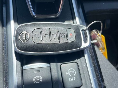 Used 2025 Nissan Pathfinder SV image 12