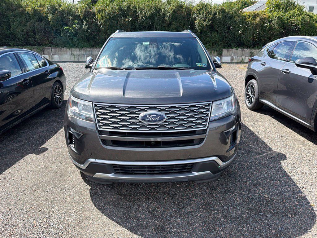 Used 2018 Ford Explorer Platinum AWD/4WD image 2