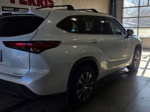 Used 2022 Toyota Highlander XLE image 7