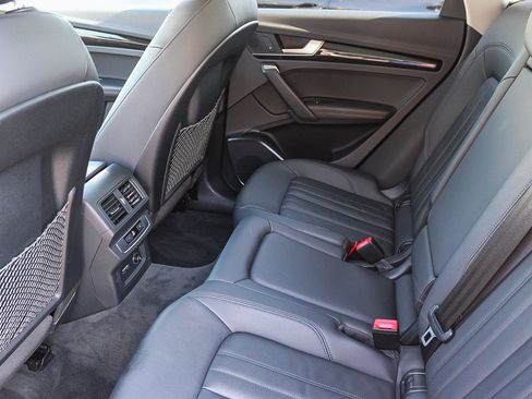 Used 2020 Audi Q5 e Premium Plus w/ Premium Plus Package image 19