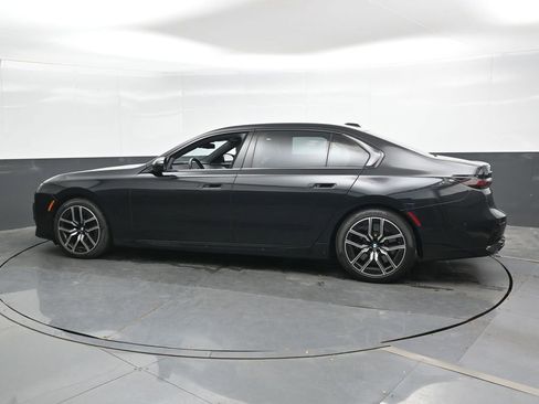 Used 2024 BMW 760i xDrive w/ Executive Package AWD/4WD image 9